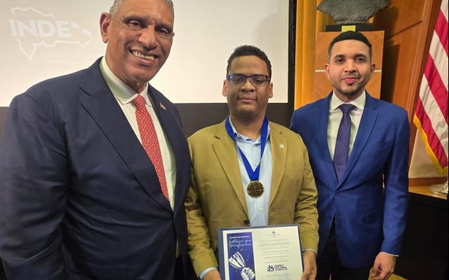 Presidencia de RD reconoce al matemático Juan Luis Vargas