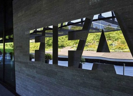 FIFA dona 50,000 dólares y 10 mil balones para fútbol infantil