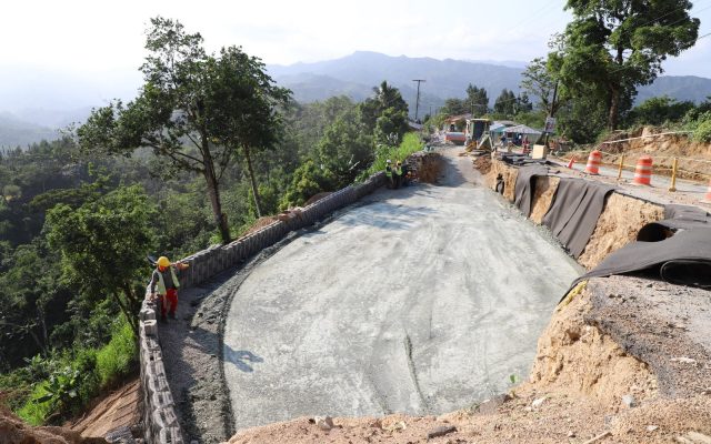 Ingeniería vial de altos vuelos en montañas San Cristóbal