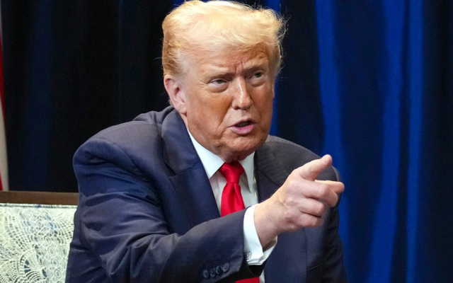 Trump amenaza a Canadá con un arancel adicional del 50%