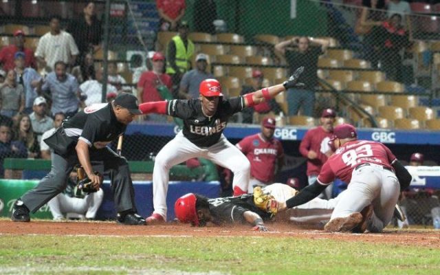 Leones asumen liderato round robin beisbol; Aguilas triunfan