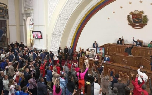 VENEZUELA: Asamblea aprueba explotar petróleo sector privado