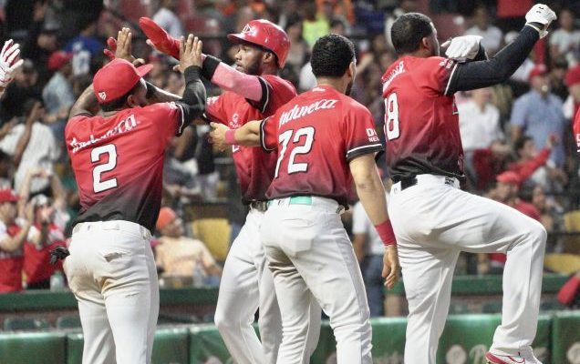 Leones siguen en cima del RR; Aguilas empatan con los Toros