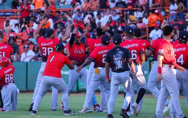 Leones del Escogido a una victoria bicampeonato beisbol
