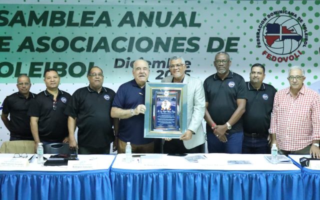 FEDOVOLI continúa fomento del deporte de la malla alta en RD