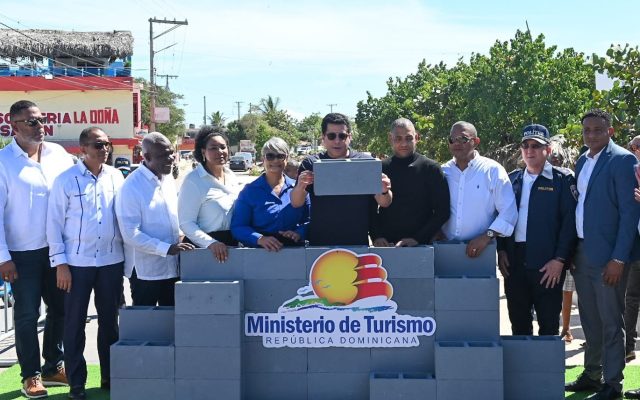 Turismo deja iniciados trabajos mejoramiento de playa en SPM