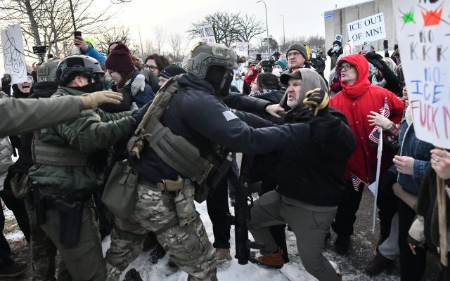 Trump opina que manifestantes Minnesota son «bien pagados»