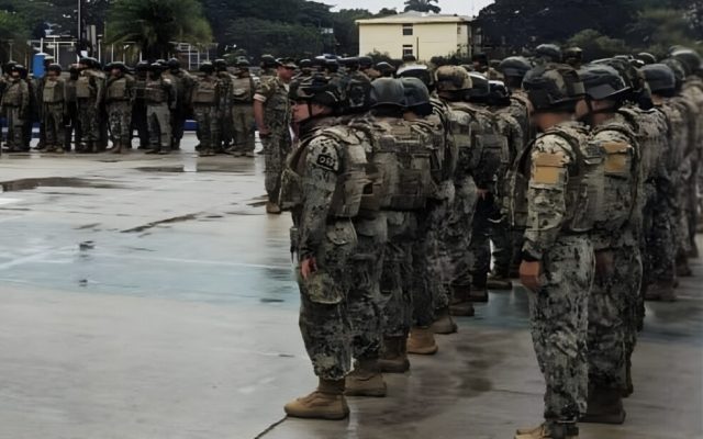 Ecuador: Despliegan 10.000 militares en tres provincias