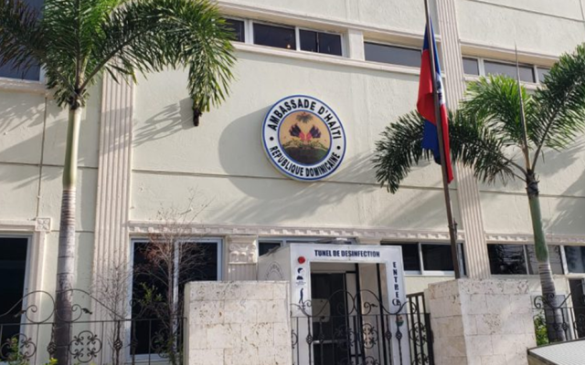 Pastores sugieren “limpiar” la Embajada y consulados de Haití