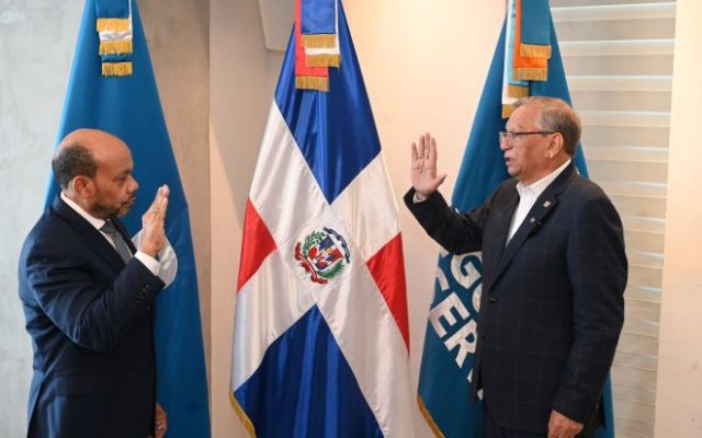 Juramenta a Luis Valdez en Seguros Banco de Reservas