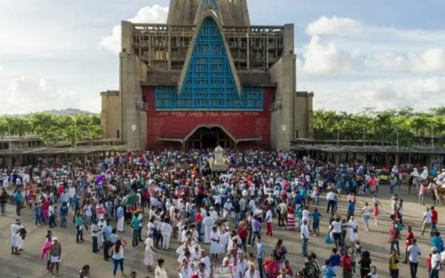 Miles veneraron a la Virgen de la Altagracia en Rep. Dominicana