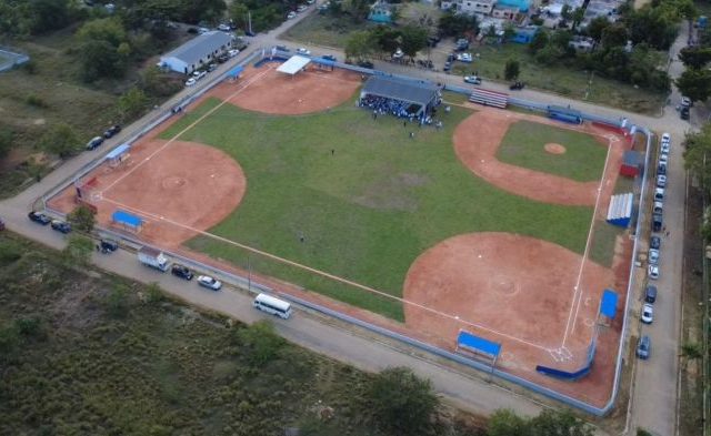 Gobierno inaugura estadio de beisbol en Santo Domingo Este
