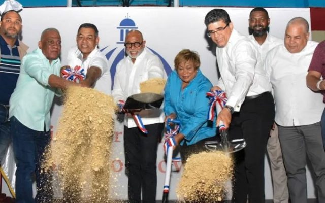 Gobierno anuncia remodelación del Club Deportivo Los Mina