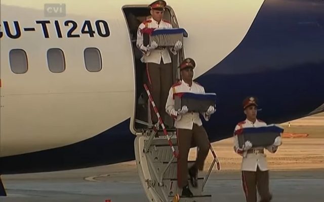 Llegan a Cuba los restos de 32 militares muertos en Caracas
