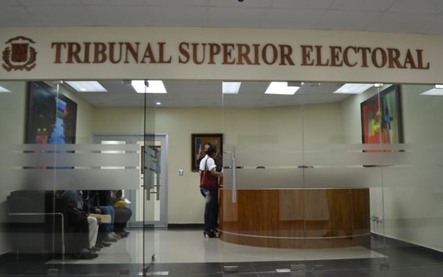 TSE rechaza solicitud suspender reparto de fondos a los partidos