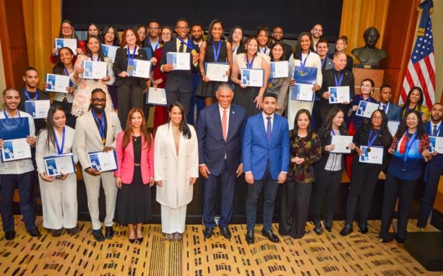 Ministerio Juventud reconoce dominicanos residentes en EU