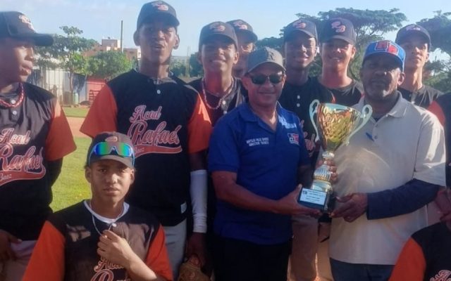 Academia Rafael Báez se corona campeón béisbol provincia SD