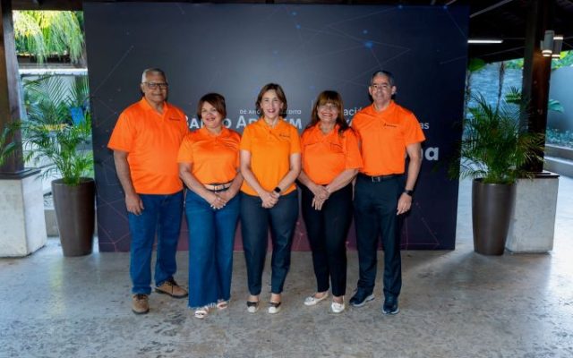 Banco Adopem premia el desempeño de colaboradores