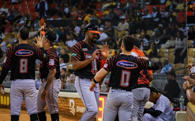 Toros aplastan 17-1 a Aguilas; Leones blanquean a los Gigantes