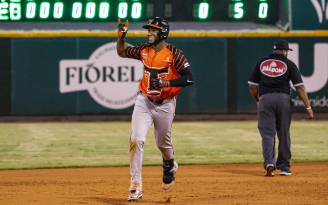 Distinguen a Bryan de la Cruz como jugador mas valioso
