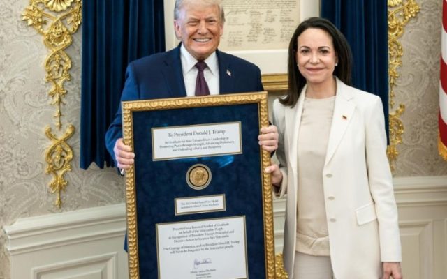 Machado dice le «presentó» a Trump medalla Nobel de la Paz