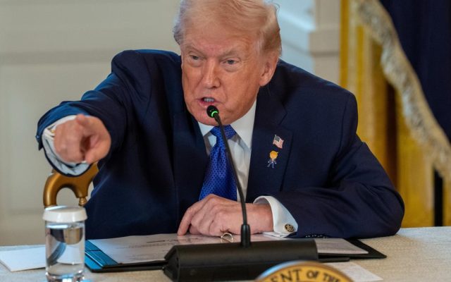 Trump llama «incompetente» al presidente de Reserva Federal