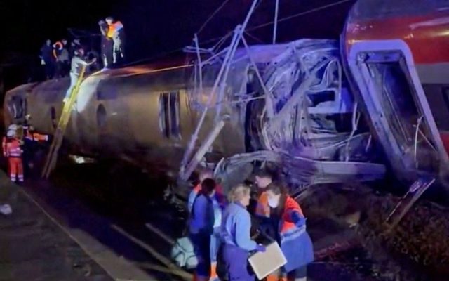ESPAÑA: Aumentan a 41 los muertos en accidente de trenes