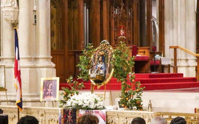 NY: Decenas asisten a misa en honor Virgen de la Altagracia