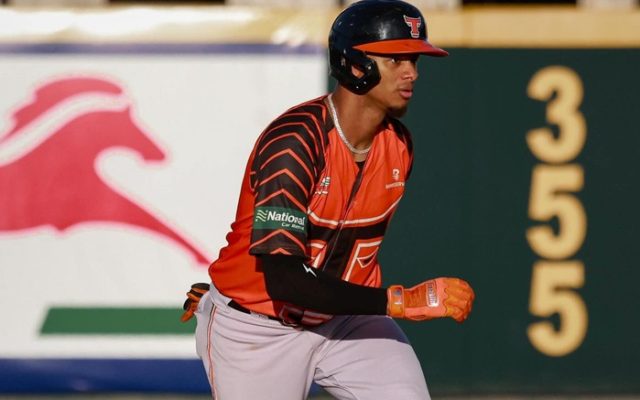 Toros vencen a Gigantes y se ponen a un paso final beisbol