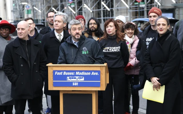 NY: Extenderán carriles exclusivos para autobuses en avenida Madison