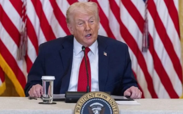 Trump: Llegó la hora de eliminar amenaza rusa en Groenlandia