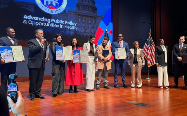 EU: Jandy Ventura recibe proclama en Dominicanos en la Cima