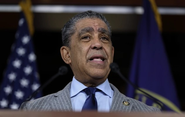 Espaillat entregará 500,000 dólares a escuela Manhattan
