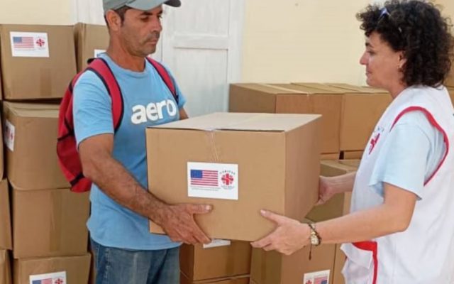 Barco con ayuda humanitaria de EEUU arriba a Santiago de Cuba