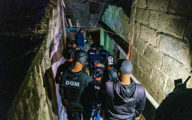 Detienen a 454 haitianos sin documentos en Los Mina, SDE