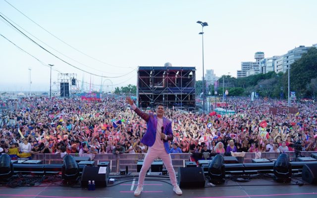 ESPAÑA: Eddy Herrera le canta a 350 mil personas en carnaval