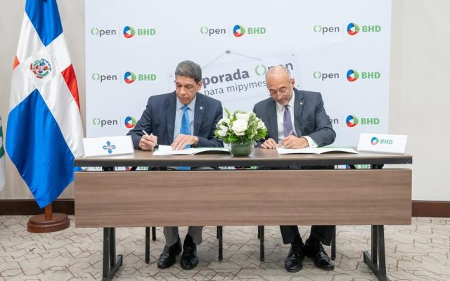 BHD y ADOEXPO firman alianza para potenciar a exportadores