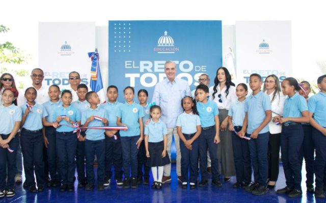 Abinader inaugura techados deportes en Villa Los Almágigos