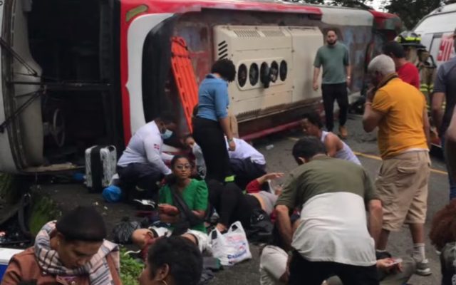 Accidente deja 14 heridos en una carretera de Constanza