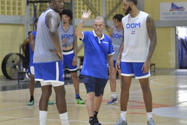 Fedombal presenta listado 24 jugadores al clasificatorio FIBA