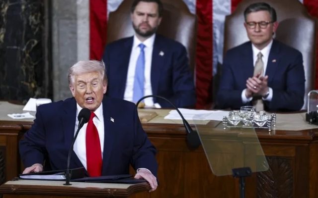 En discurso, Trump aumenta incertidumbre sobre aranceles