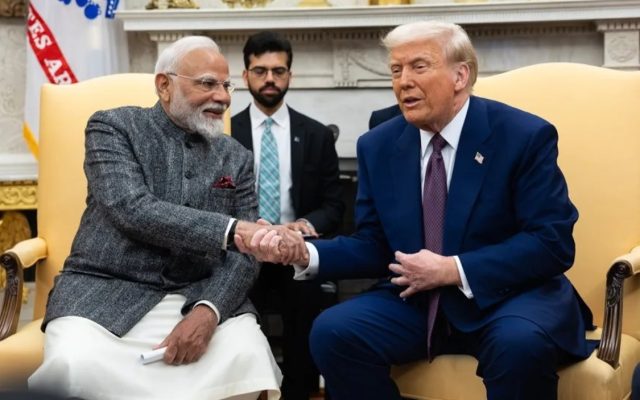 Para que no compre petróleo ruso, EU baja aranceles a India