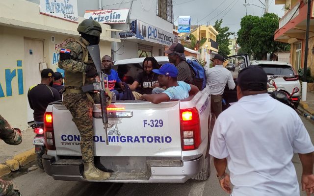 DGM detiene 1,031 haitianos indocumentados y deporta 59
