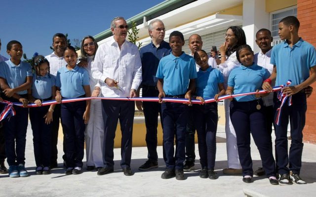 El Presidente Abinader inaugura varias obras en San Juan y Azua