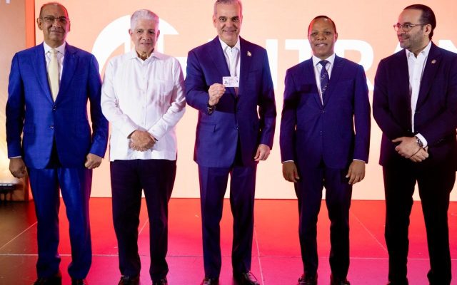 Recibe nueva licencia conducir que vuelve al control estatal