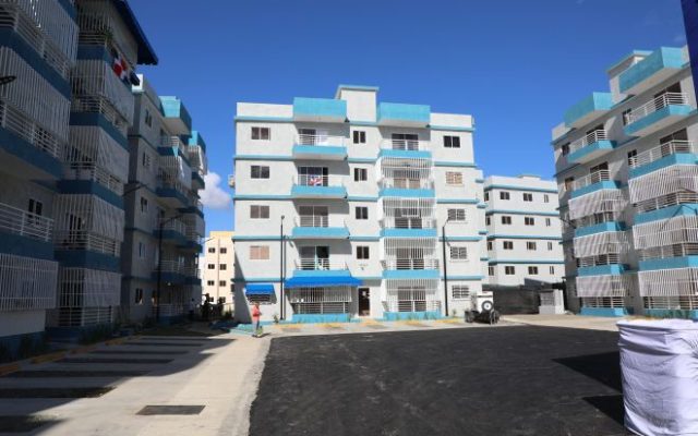 Abinader entregó apartamentos y otras obras S. Domingo Oeste
