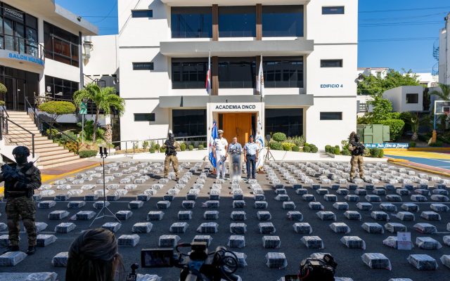 La DNCD ocupa 2 toneladas de cocaína cerca de costas de Baní