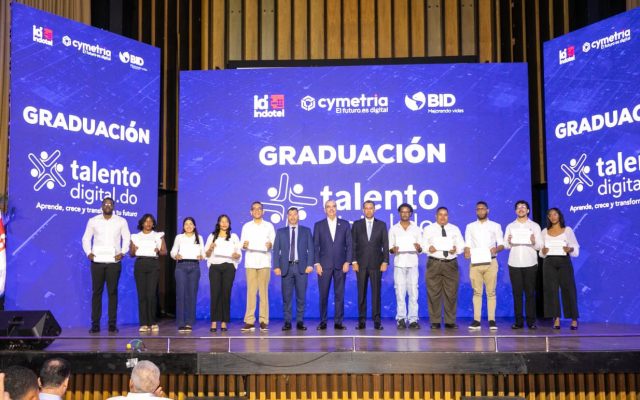 Abinader integra 5,000 jóvenes a programa digital del INDOTEL