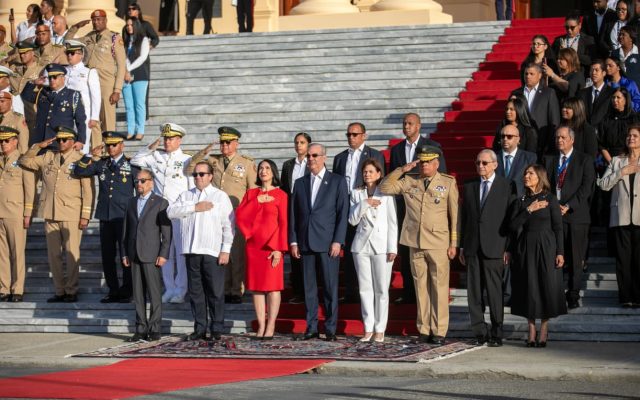 Abinader encabeza acto con motivo del Día de la Bandera