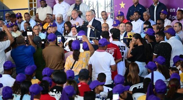 Danilo Medina exige expliquen sobrecosto presa Monte Grande